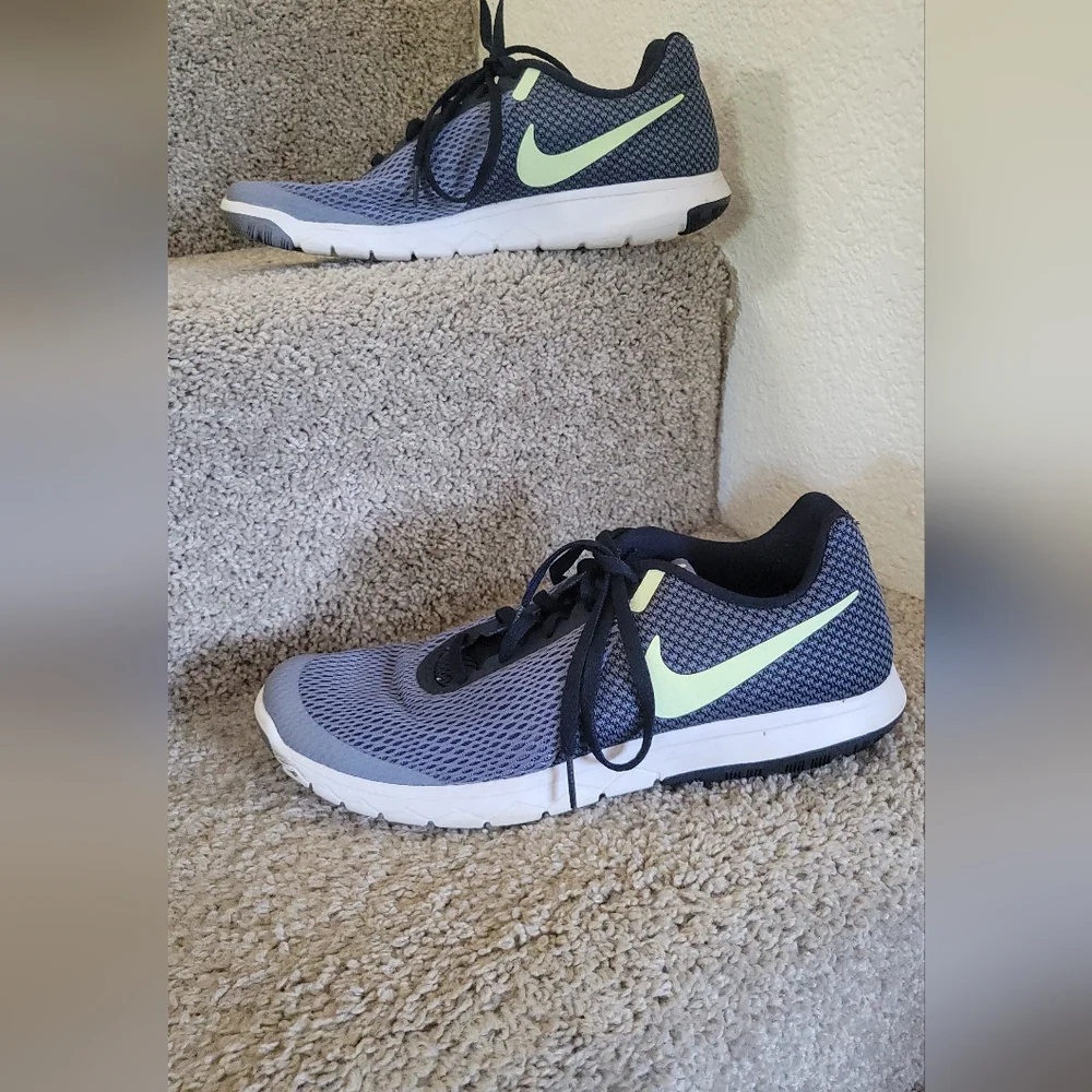 Nike Flex Experience RN6 Women’s Shoes Size 9